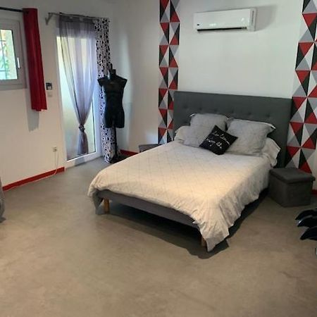 Ferienwohnung Grand Studio Avec Terrasse Vauvert Exterior foto